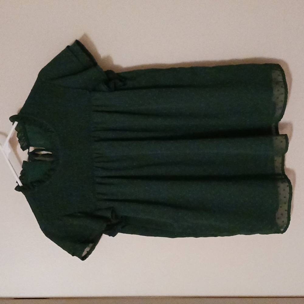 Women's Short sleeve shirt with lining underneath.